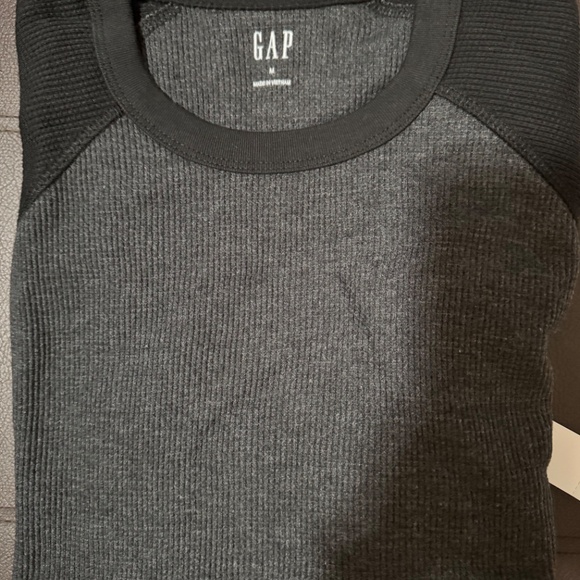 Men’s gray waffle-knit thermal shirt (Medium) | Gap - Picture 3 of 5